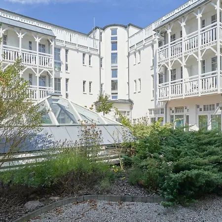 Apartment Attraktive Fuer 4 Mit Balkon Strandnah In *
